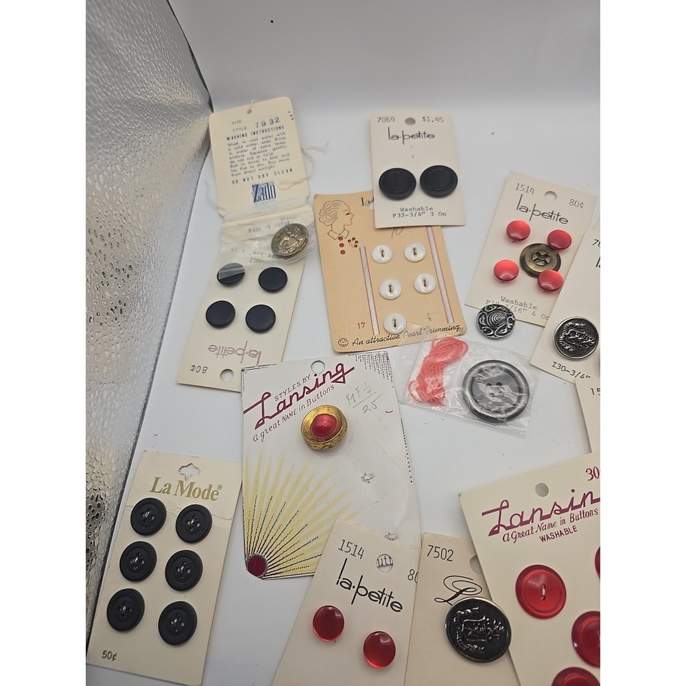 Vintage Buttons Collection‎ - Picture 8 of 8